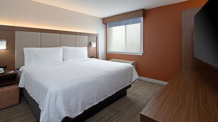 Holiday Inn Express Hotel & Suites Suite