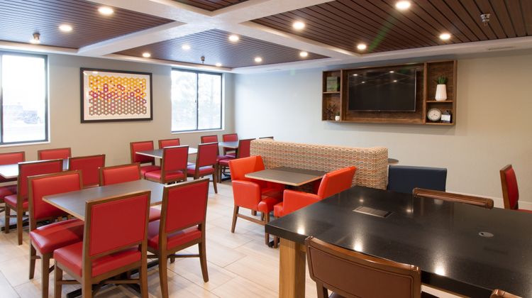 Holiday Inn Express & Suites Worthington Restaurant