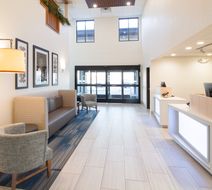 Holiday Inn Express & Suites Worthington Lobby