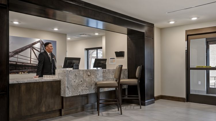 Staybridge Suites Overland Park Exterior