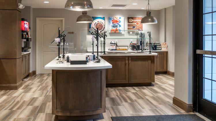 Staybridge Suites Summerville Restaurant