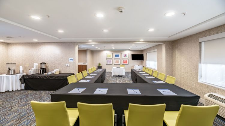 Holiday Inn Express & Suites Fremont Meeting
