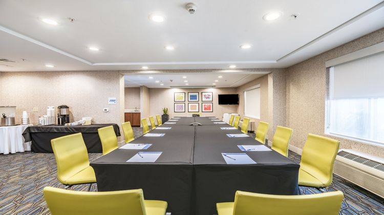 Holiday Inn Express & Suites Fremont Meeting