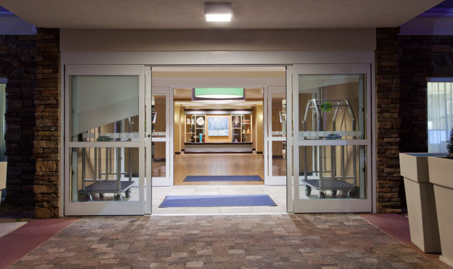 Holiday Inn Express & Stes Research Park Exterior