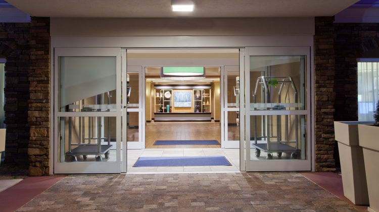 Holiday Inn Express & Stes Research Park Exterior