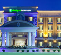 Holiday Inn Express & Stes Research Park Exterior