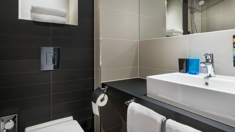<b>the niu Square Room</b>. Images powered by <a href="https://leonardo.com/" title="Leonardo Worldwide" target="_blank">Leonardo</a>.