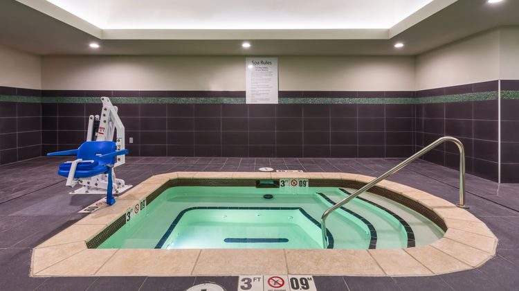 Holiday Inn Express & Suites Norman Pool