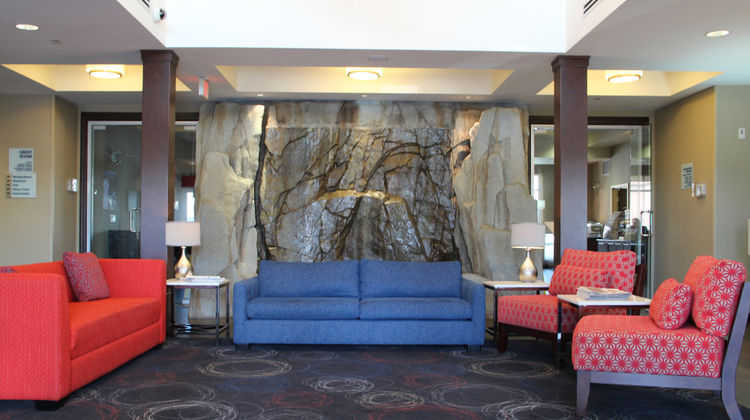 Holiday Inn Express Suites Riverport Exterior