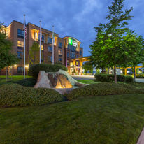 Holiday Inn Express Suites Riverport