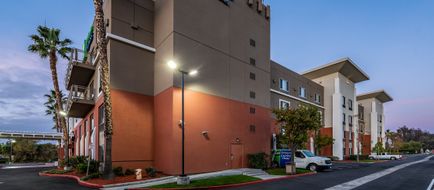 Holiday Inn Express & Suites Fremont Exterior