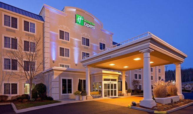 Holiday Inn Express Milford Exterior