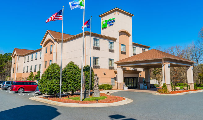 Holiday Inn Express & Suites Exterior