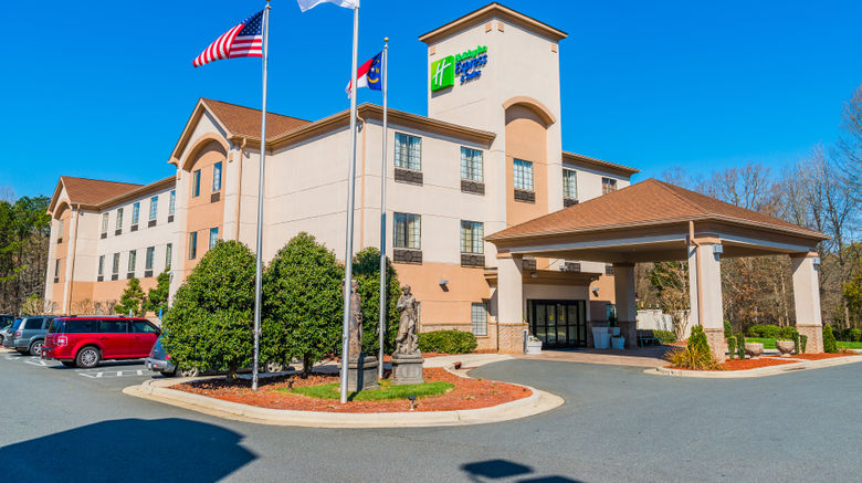 Holiday Inn Express  and  Suites Exterior. Images powered by <a href="https://www.leonardoworldwide.com" target="_blank" rel="noopener">Leonardo</a>.