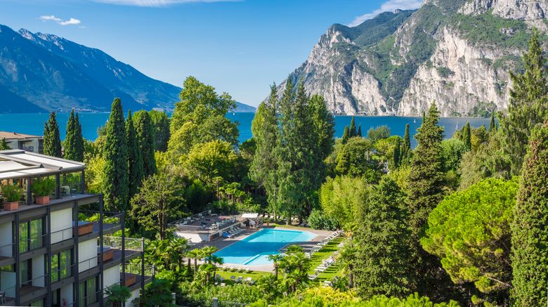<b>Grand Resort Hotel Du Lac & Du Parc Pool</b>. Images powered by <a href="https://www.leonardoworldwide.com/" title="Leonardo Worldwide" target="_blank">Leonardo</a>.