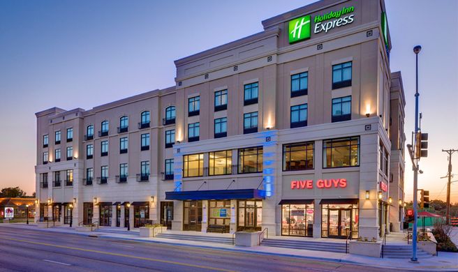 Holiday Inn Express & Suites Exterior