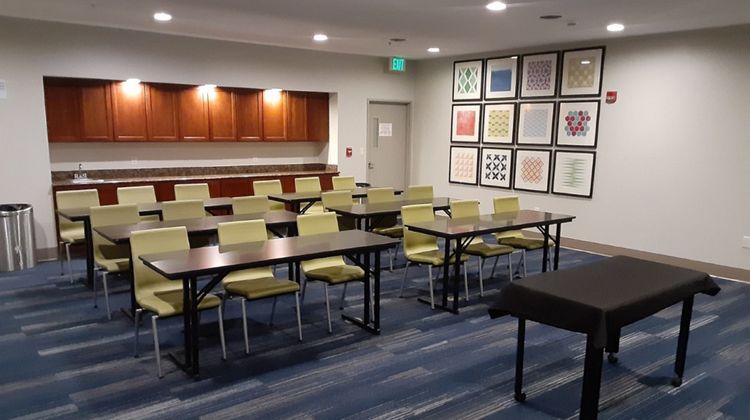 Holiday Inn Express/Stes Lincoln Arpt Meeting