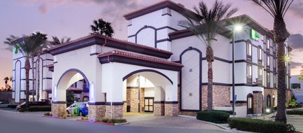 Holiday Inn Express & Suites Airport Exterior