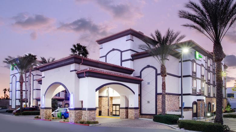<b>Holiday Inn Express & Suites Airport Exterior</b>. Images powered by <a href="https://www.leonardoworldwide.com/" title="Leonardo Worldwide" target="_blank">Leonardo</a>.