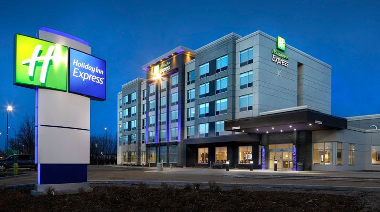 Holiday Inn Express Red Deer North Exterior
