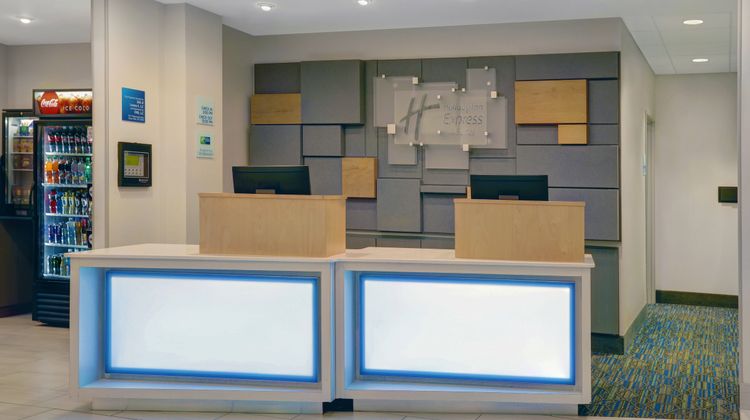 Holiday Inn Express & Suites Overland Pk Lobby