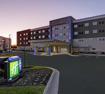 Holiday Inn Express & Suites Overland Pk Exterior