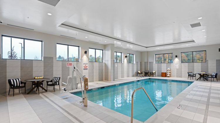 Hotel Indigo Seattle Everett Waterfront Pool