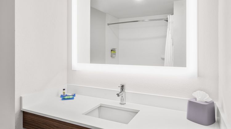 Holiday Inn Express Hotel & Suites Room