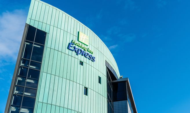 Holiday Inn Express Dundee Exterior