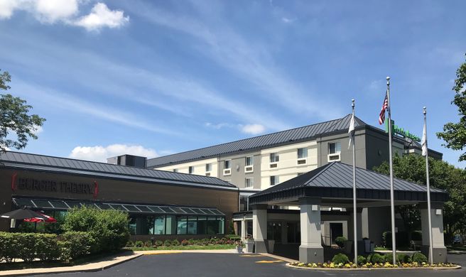 Holiday Inn Hotel & Suites Exterior