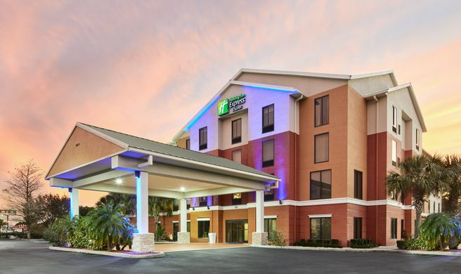 Holiday Inn Express & Suites Port Richey Exterior