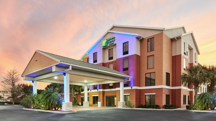Holiday Inn Express & Suites Port Richey Exterior