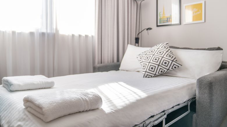 <b>Holiday Inn Hemel Hempstead Room</b>. Images powered by <a href="https://www.leonardoworldwide.com/" title="Leonardo Worldwide" target="_blank">Leonardo</a>.