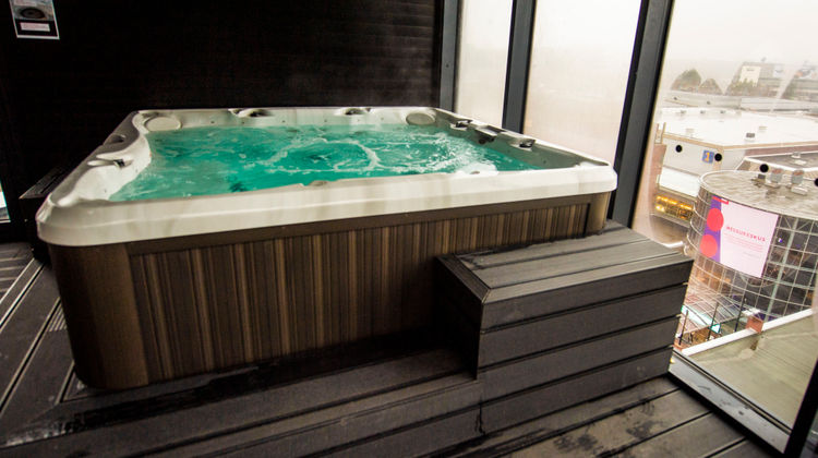 Holiday Inn Helsinki Pool