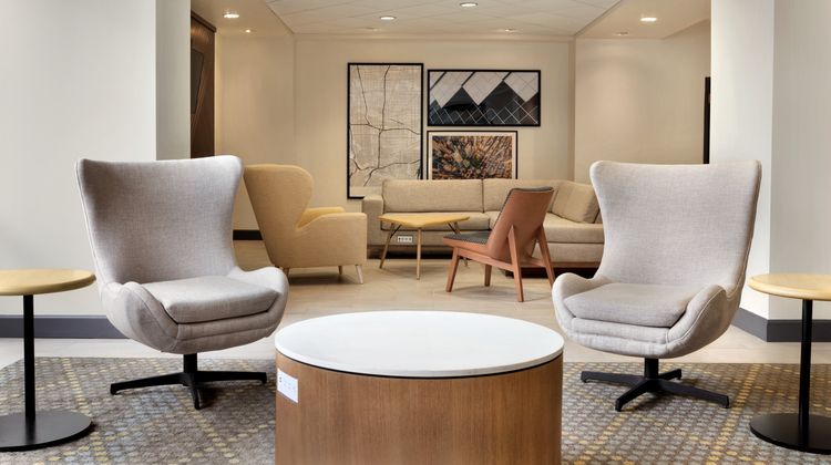 Holiday Inn Houston Intercontinental Lobby