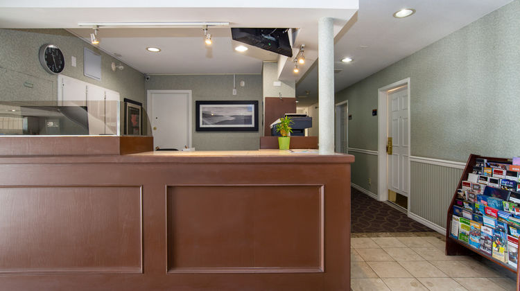 Sandman Inn Kamloops Lobby