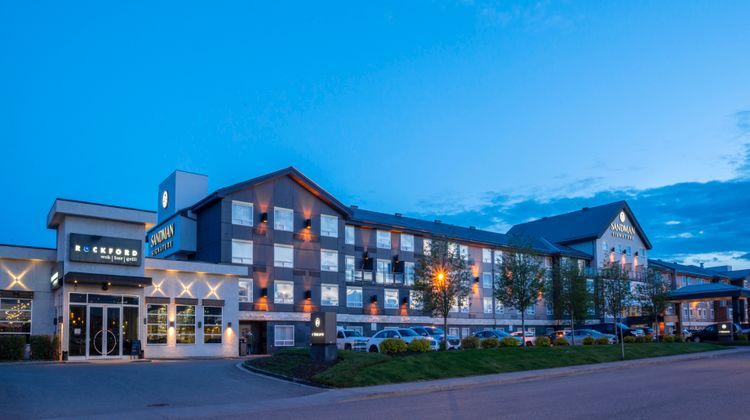 Sandman Signature Hotel & Suites Exterior