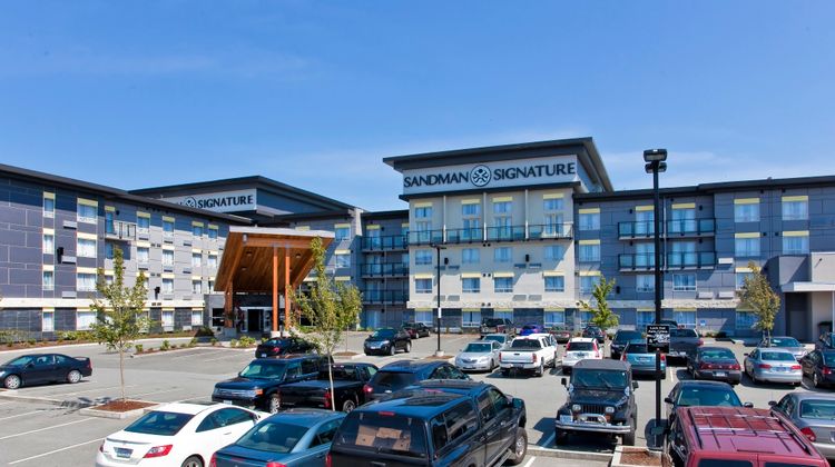 Sandman Signature Hotel Exterior