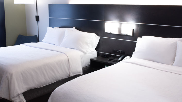 Holiday Inn Express Hotel & Suites Room