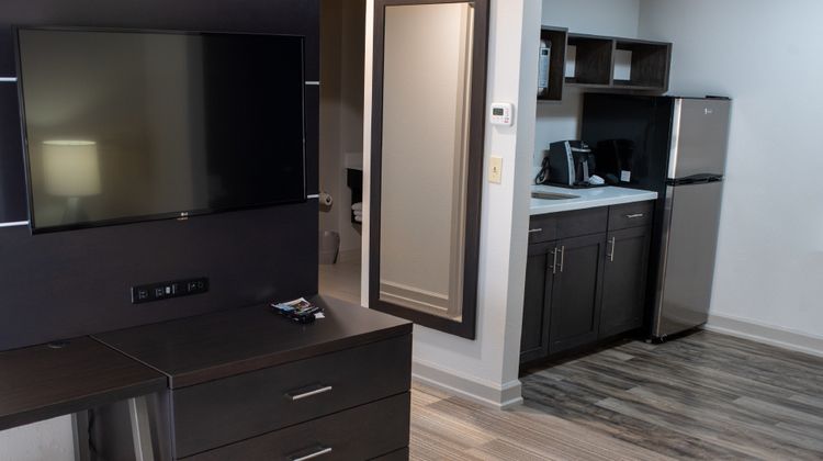 Holiday Inn Express Hotel & Suites Room