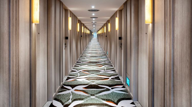 Crowne Plaza Changi Airport Lobby