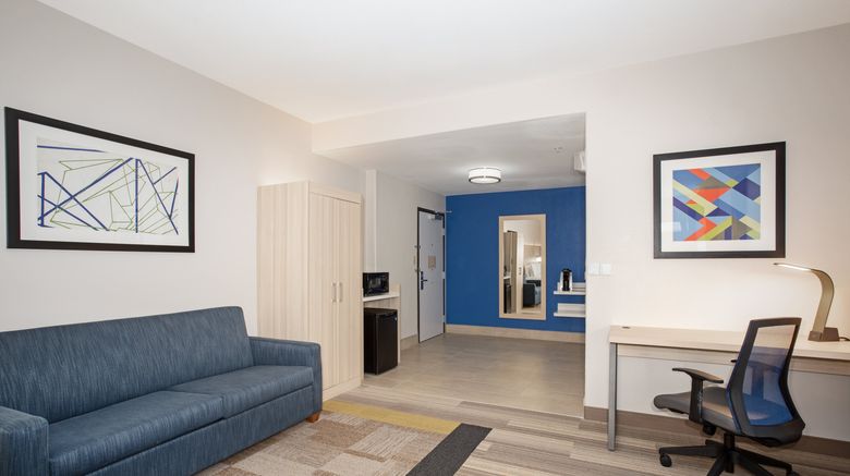 <b>Holiday Inn Express & Suites Phoenix Room</b>. Images powered by <a href="https://www.leonardoworldwide.com/" title="Leonardo Worldwide" target="_blank">Leonardo</a>.