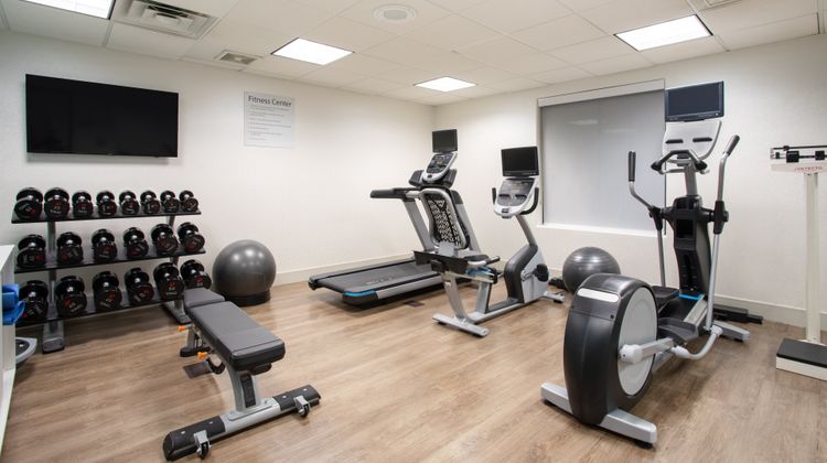 Holiday Inn Express & Suites Phoenix Health Club