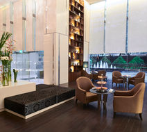 Holiday Inn Mumbai International Airport Lobby