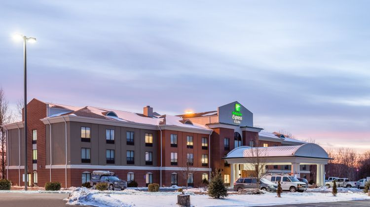 Holiday Inn Express Hotel & Suites Exterior