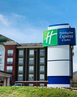 Holiday Inn Express Hotel & Suites