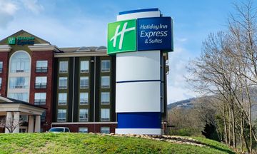 Holiday Inn Express Hotel & Suites