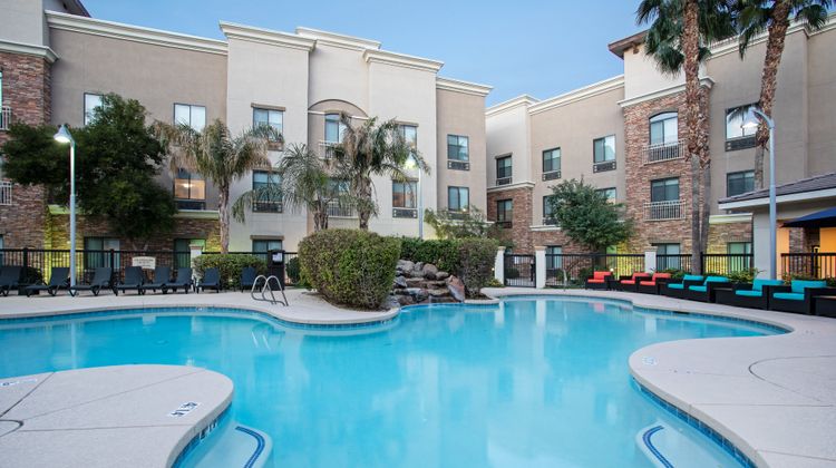 Holiday Inn Express & Suites Phoenix Pool