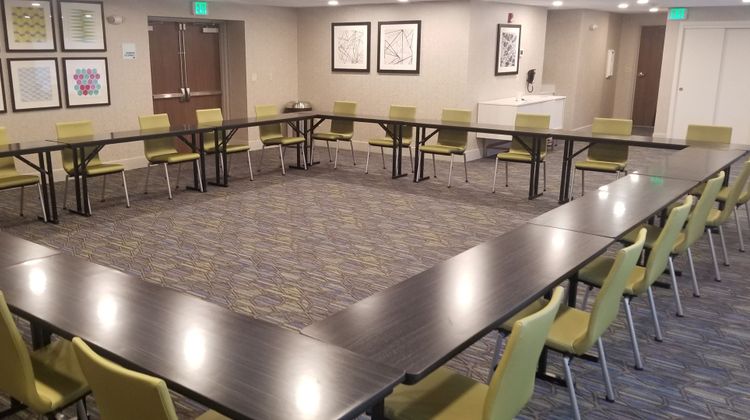 Holiday Inn Express Hotel & Suites Meeting