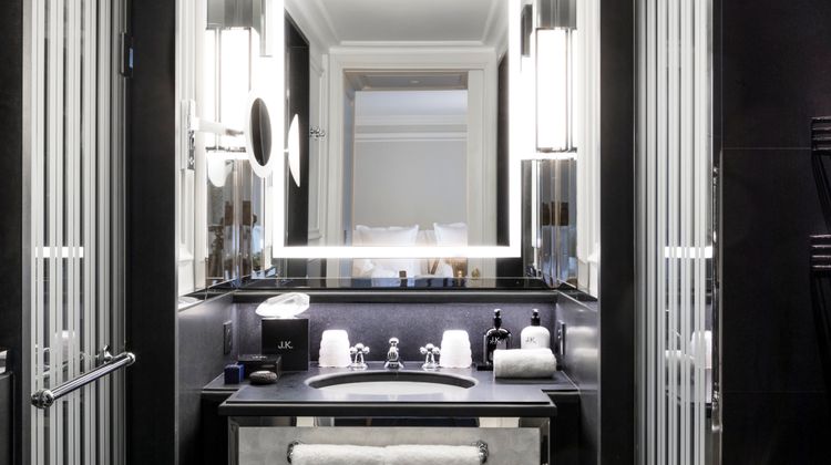 J.K. Place Paris Room